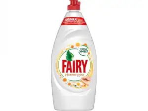 купить Средство для мытья посуды Нежные руки Ромашка и витамин Е 900 мл Fairy