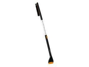 купить Щетка для снега 85-113см телескоп. со скребком X-series FISKARS (щетка-сметка снеговая, съемный скребок)