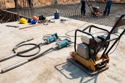 Вибраторы для бетона различия между глубинными и площадочными моделями