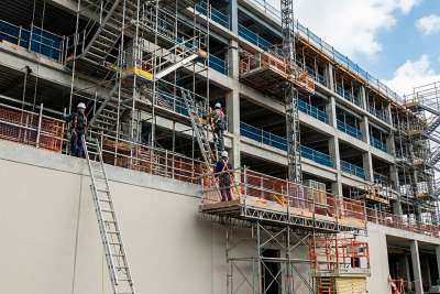 Лестницы, леса и подмости для безопасных высотных работ на строительных площадках