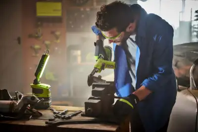 ONE + / Фонарь RYOBI R18ALP-115GL наличный и безналичный расчет