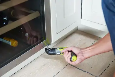 Отвертка аккумуляторная RYOBI ERGO наличный и безналичный расчет