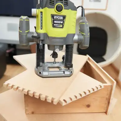 Фрезер RYOBI RRT1600-K наличный и безналичный расчет