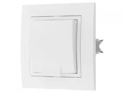 Розетка 1-ая  с з/к крышкой (скрытая, с/з, з/ш,брызг. защ.) белая, Уют, Bylectrica наличный и безналичный расчет