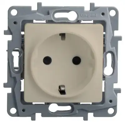 Розетка 1-м СП Etika 16А IP31 250В 2P+E с заземл. защ. шторки немецк. стандарт винтов. клеммы механизм сл. кость Leg 672322 наличный и безналичный расчет