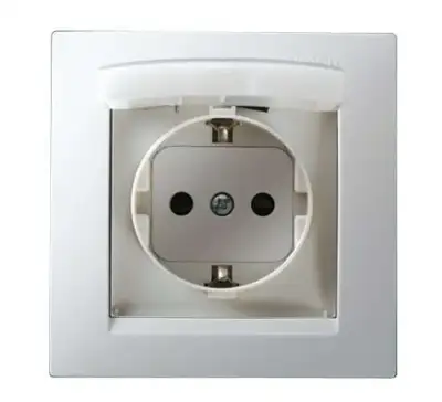 Розетка 1-м СП Simon15 16А IP44 250В с заземл. Schuko защ. шторки с крышкой винт. клеммы бел. Simon 1590450-030 наличный и безналичный расчет