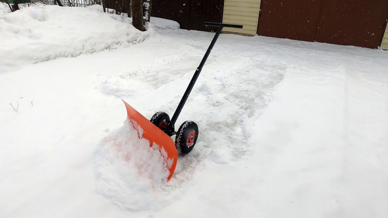 Легкие и эффективные лопаты на колесах для быстрой уборки снега